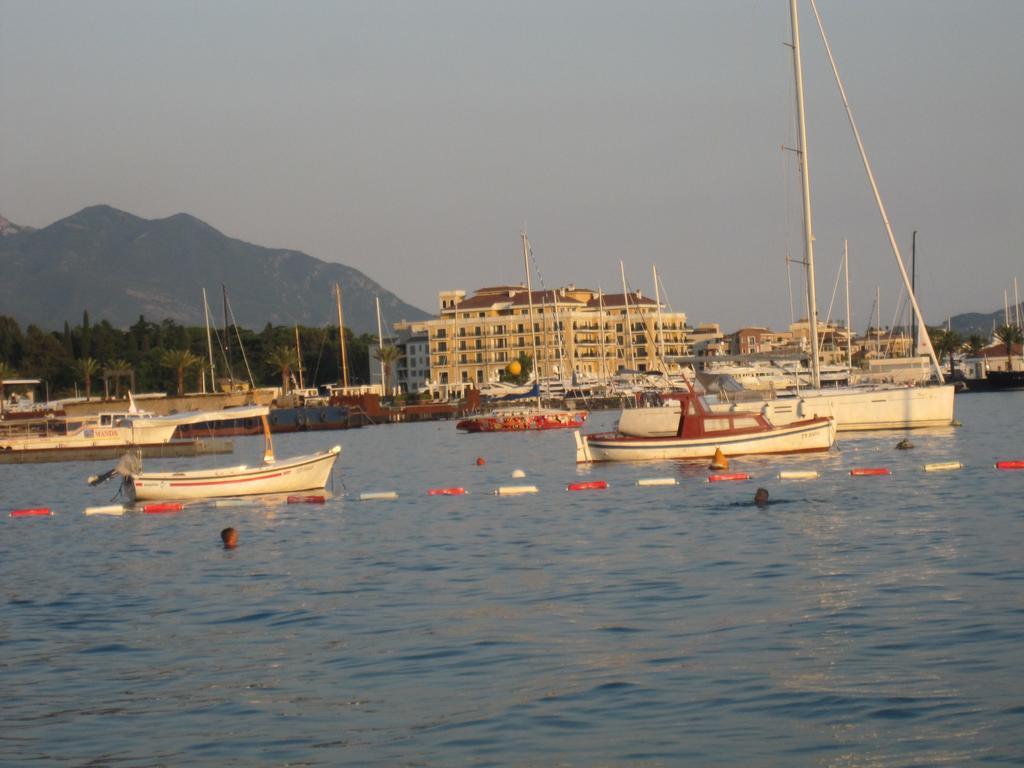 Apartments Delfin Tivat Luaran gambar