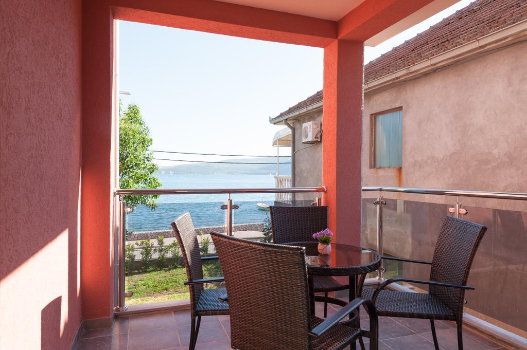 Apartments Delfin Tivat Luaran gambar