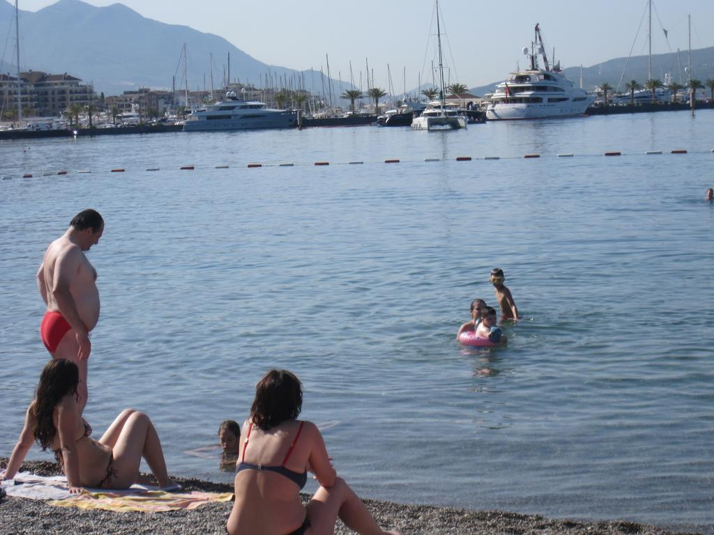 Apartments Delfin Tivat Luaran gambar